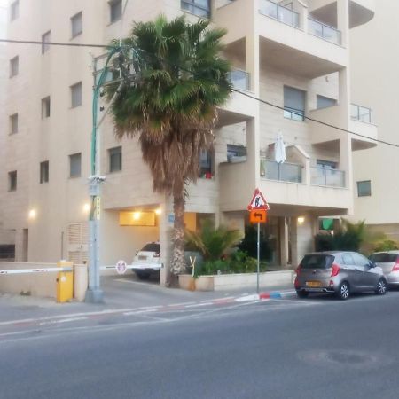 Lägenhet på 75 m² i Strandområde, med 2 sovrum och 2 badrum  Tel Aviv Exteriör bild