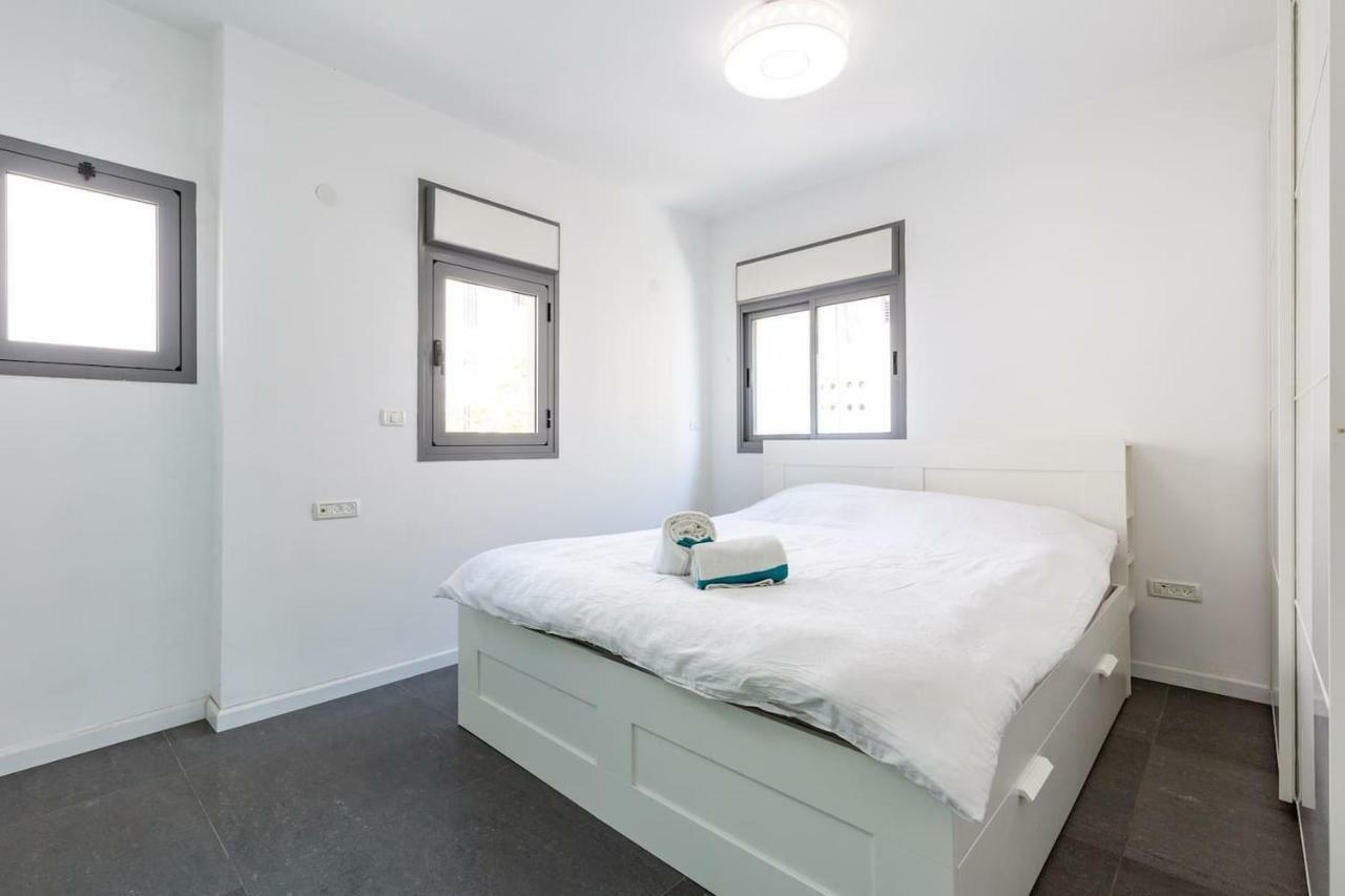 Lägenhet på 75 m² i Strandområde, med 2 sovrum och 2 badrum  Tel Aviv Exteriör bild