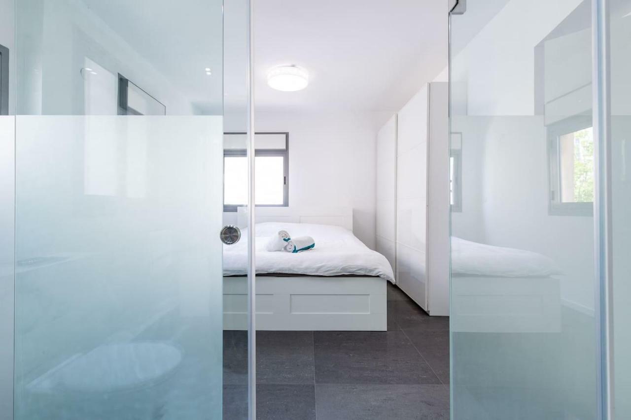 Lägenhet på 75 m² i Strandområde, med 2 sovrum och 2 badrum  Tel Aviv Exteriör bild