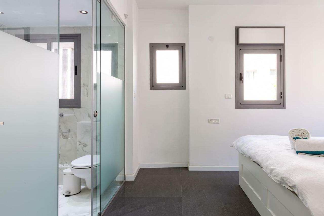 Lägenhet på 75 m² i Strandområde, med 2 sovrum och 2 badrum  Tel Aviv Exteriör bild