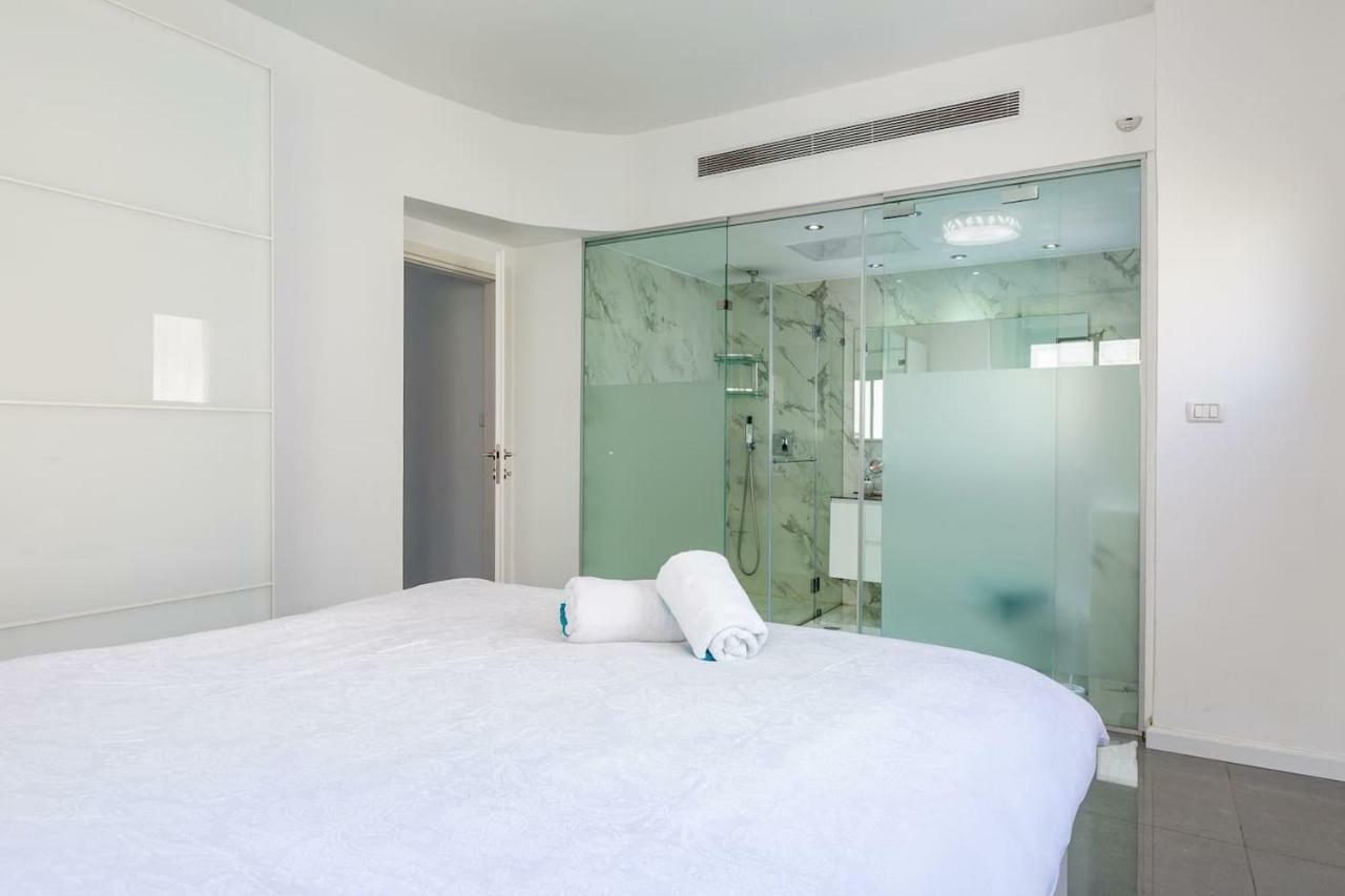 Lägenhet på 75 m² i Strandområde, med 2 sovrum och 2 badrum  Tel Aviv Exteriör bild