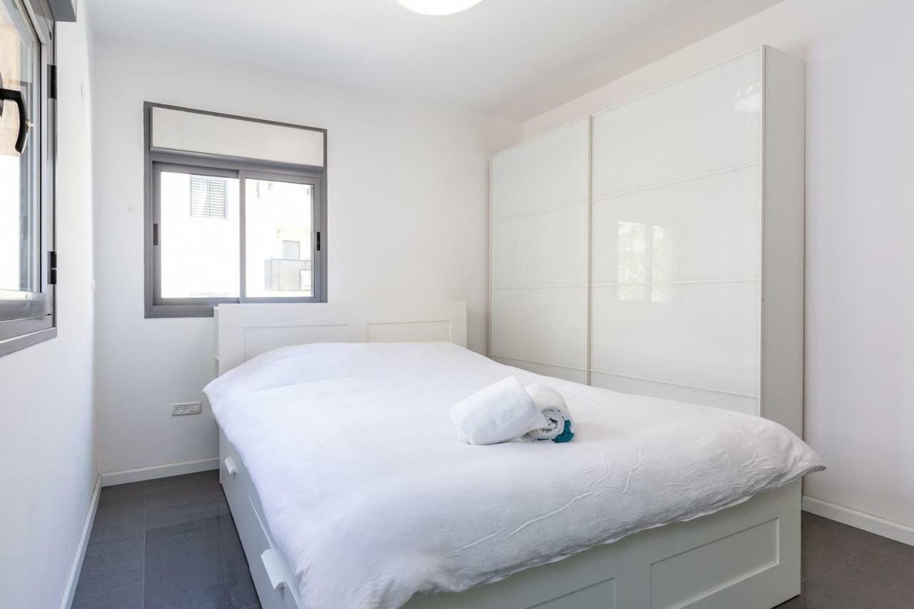 Lägenhet på 75 m² i Strandområde, med 2 sovrum och 2 badrum  Tel Aviv Exteriör bild