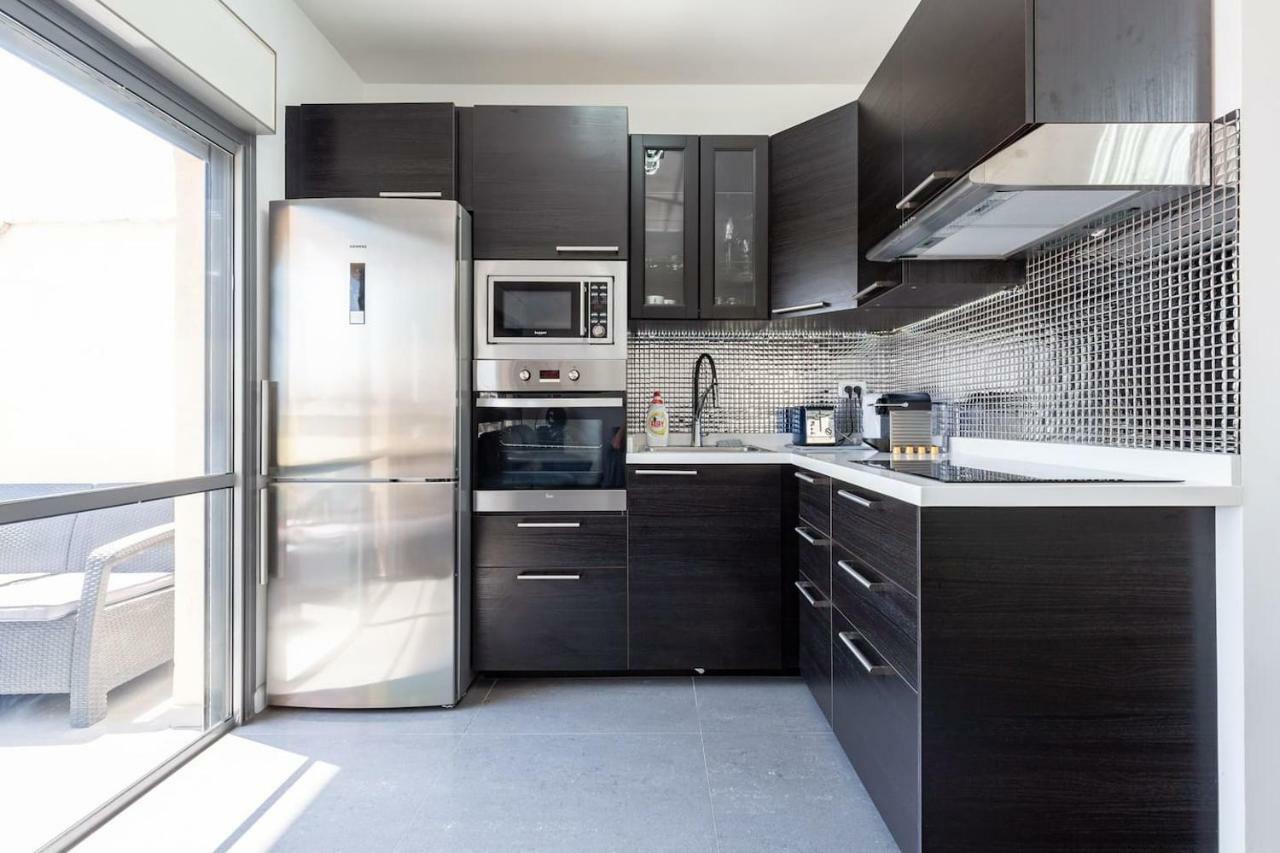 Lägenhet på 75 m² i Strandområde, med 2 sovrum och 2 badrum  Tel Aviv Exteriör bild